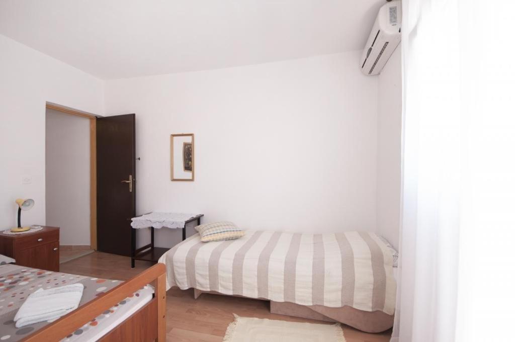 Apartments Mira Splitska Esterno foto