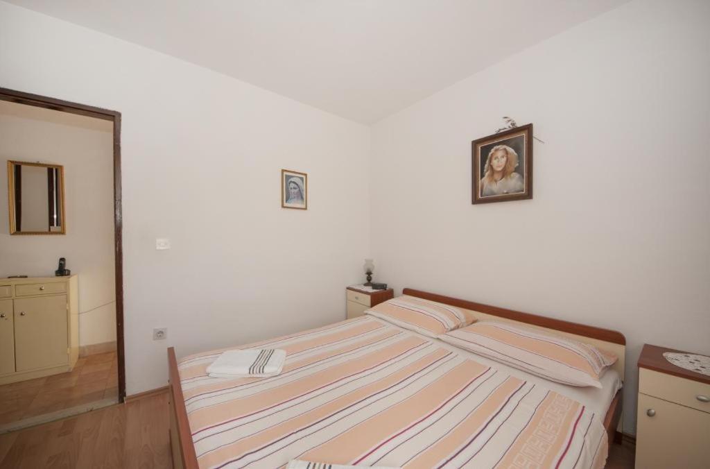 Apartments Mira Splitska Esterno foto