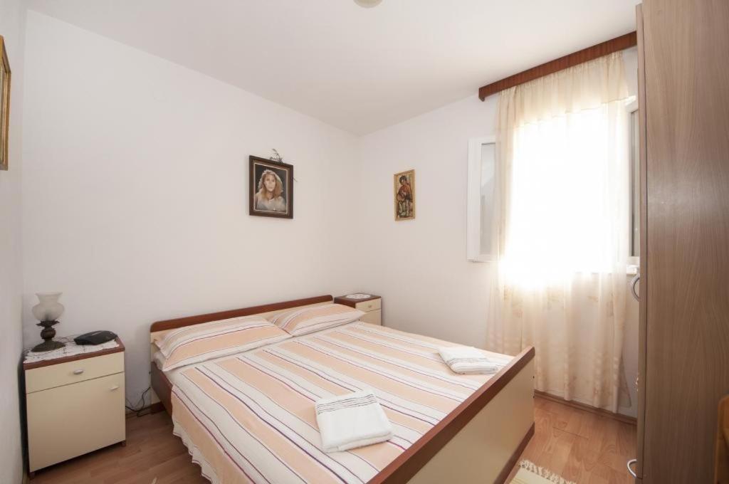 Apartments Mira Splitska Esterno foto